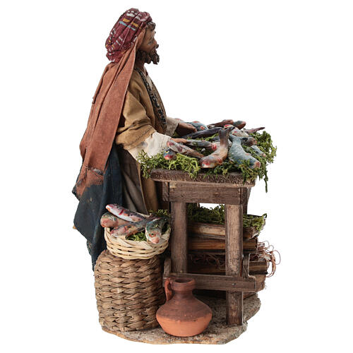 Peixeiro com banca para presépio Angela Tripi com figuras de altura média 13 cm 5