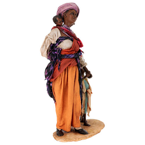 Donna mora con bimbo per mano 30 cm, Tripi 3
