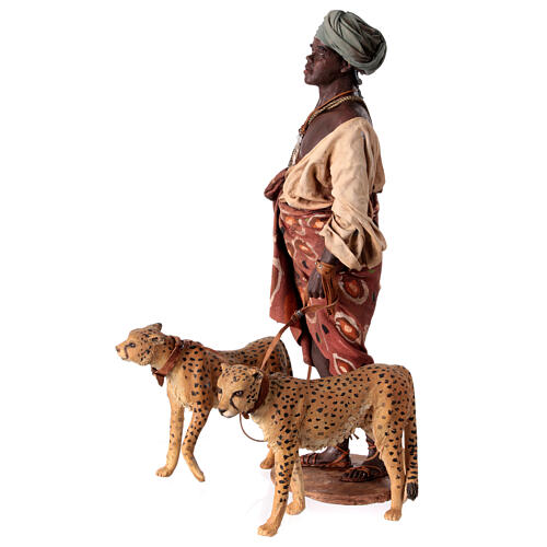 Diener mit Geparden, für 30 cm Krippe von Angela Tripi, Terrakotta 3