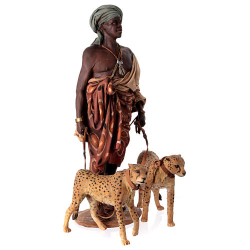 Diener mit Geparden, für 30 cm Krippe von Angela Tripi, Terrakotta 4