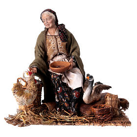 Sitzende Frau mit Hühnern, für 30 cm Krippe von Angela Tripi, Terrakotta