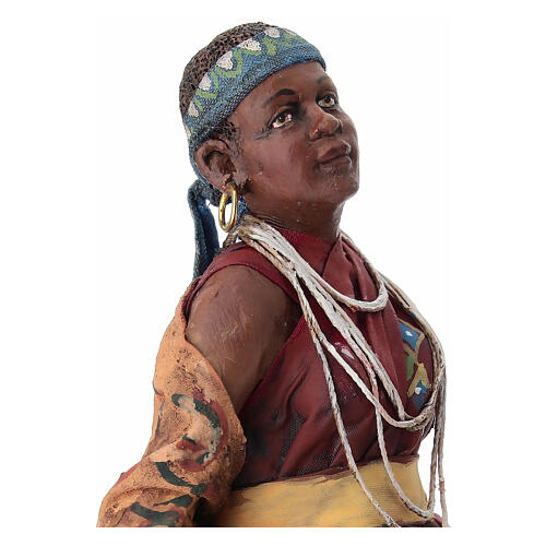 Mulher negra com jarras Presépio Angela Tripi com figuras de altura média 18 cm 5