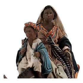 Frau mit Kind auf Esel reitend, für 13 cm Krippe von Angela Tripi, Terrakotta