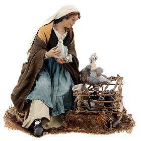Femme avec colombes 30 cm crèche Angela Tripi