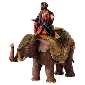 Rei Mago negro no elefante terracota para presépio Angela Tripi com figuras de altura média 13 cm