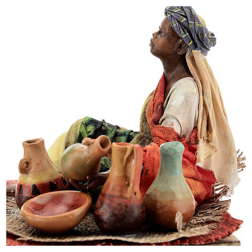 Mujer sentada morena con cerámicas 18 cm Tripi 4
