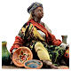 Mulher sentada vendendo objetos de cerâmica para presépio Angela Tripi com figuras de altura média 18 cm s2