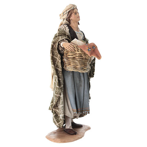 Femme avec bassine de linge crèche 18 cm Angela Tripi 2
