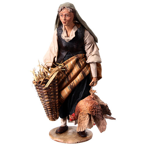 Vieille femme avec poules crèche 18 cm Angela Tripi 1