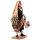 Vecchina con galline presepe 18 cm Angela Tripi terracotta s4