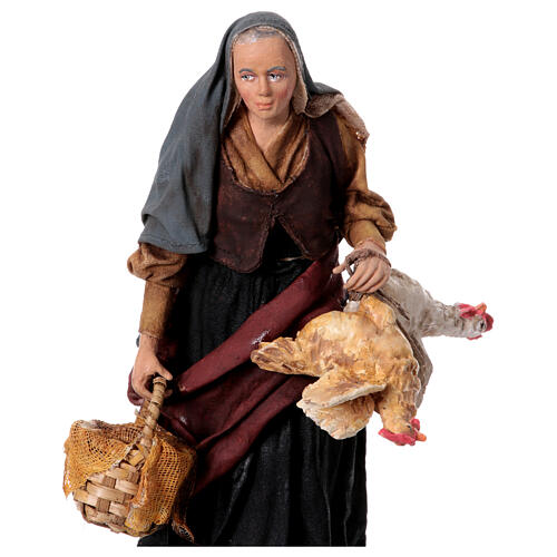 Mulher idosa com galinhas Presépio Angela Tripi com figuras de altura média 18 cm 2