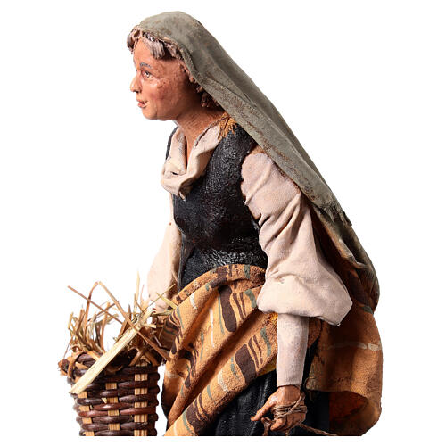 Old woman with hens, 18 cm Angela Tripi terracotta nativity  2