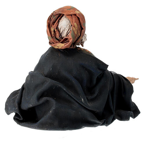 Sitzender Bettler mit ausgestrecktem Arm, für 18 cm Krippe von Angela Tripi, Terrakotta 4