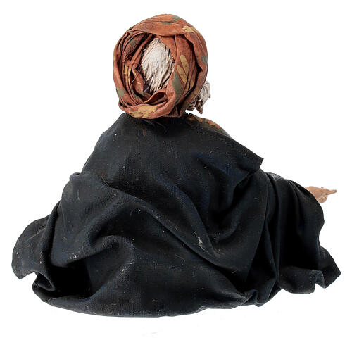 Żebrak siedzący z wyciągniętą ręką, terakota, do szopki 18 cm, Angela Tripi 4