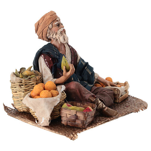 Sitzender Obstverkäufer, für 18 cm Krippe von Angela Tripi, Terrakotta 5