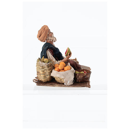 Vendedor de fruta sentado belén 18 cm Angela Tripi terracota 6