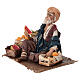 Vendedor de frutas sentado Presépio Angela Tripi com figuras de altura média 18 cm s3