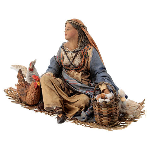 Mulher sentada com galinhas ganso e ovos Presépio Angela Tripi com figuras de altura média 18 cm 3
