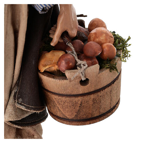 Homme avec champignons 30 cm crèche Angela Tripi terre cuite 6