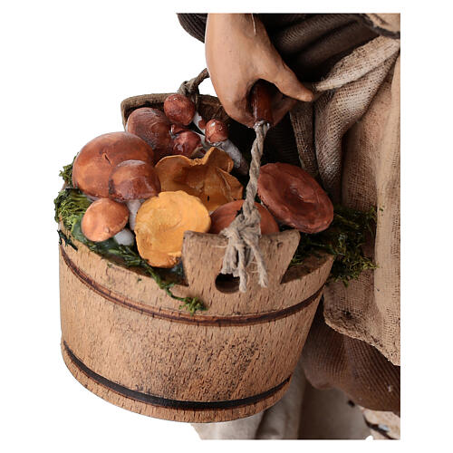Uomo con funghi Angela Tripi 30 cm terracotta 3