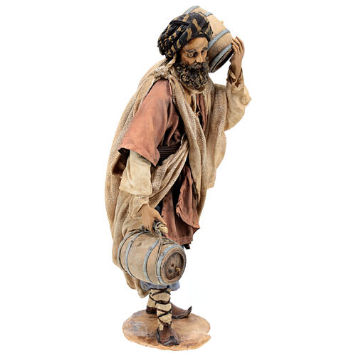 Man with barrels in his hand 30 cm terracotta Angela Tripi 4