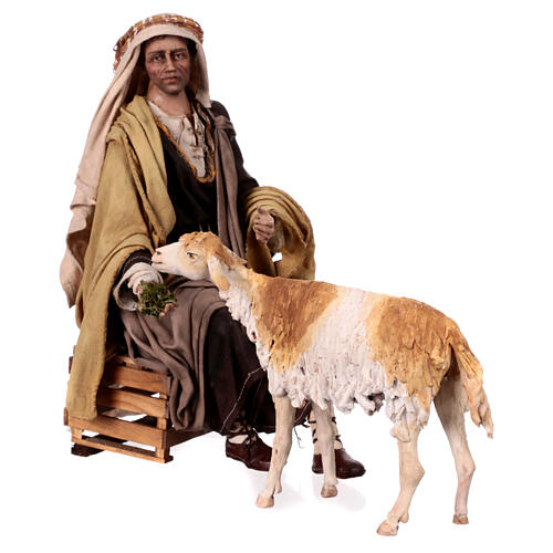 Hirte, sitzend mit Schaf, für 30 cm Krippe von Angela Tripi, Terrakotta 3