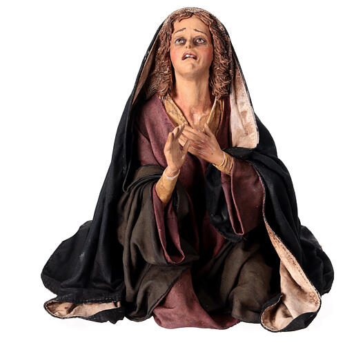 Mary kneeling by the cross, terracotta, Angela Tripi's Nativity Scene of 30 cm 1