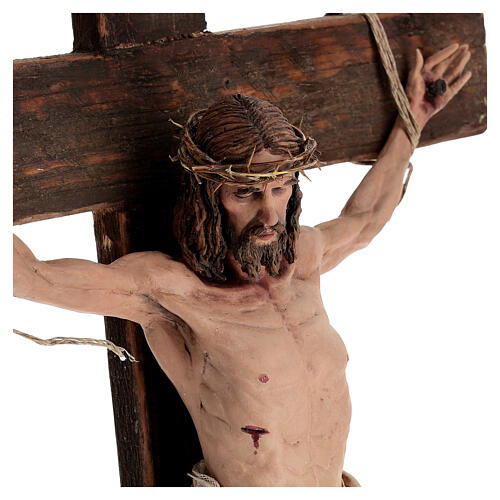 Gekreuzigter Christus – Kruzifix 70 × 33 cm aus Terrakotta von Angela Tripi 4
