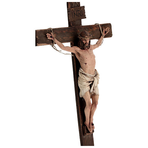 Gekreuzigter Christus – Kruzifix 70 × 33 cm aus Terrakotta von Angela Tripi 10
