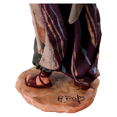 Bauer mit Stock und Erntesack – Terrakottafigur für eine 13 cm Figuren-Serie von Angela Tripi 6