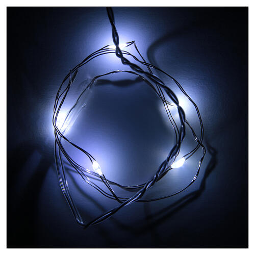 Luces de Navidad 5 LED tipo gota color blanco frío con baterías y cable a vista 1