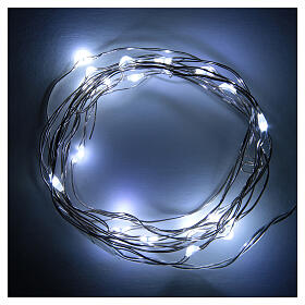 Luces de Navidad 20 LED tipo gota color blanco frío con baterías y cable a vista