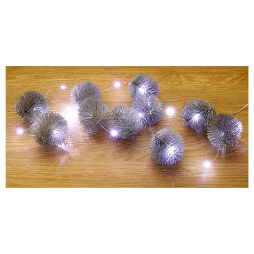 Guirlande lumineuse sphères 20 nano-LEDs blanc froid et aguilles argent pailletées 1
