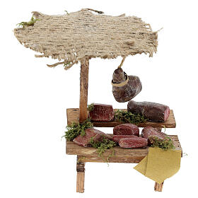 Puesto de mercado para belén con sombrilla, carne y embutidos 16x10x12 cm