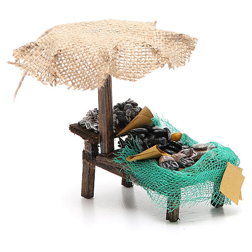 Workshop nativity with beach umbrella, mussels and clams 12x10x12cm 4