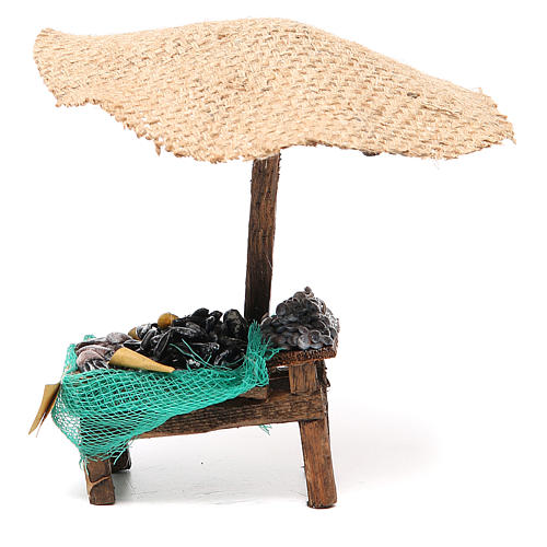 Workshop nativity with beach umbrella, mussels and clams 16x10x12cm 1
