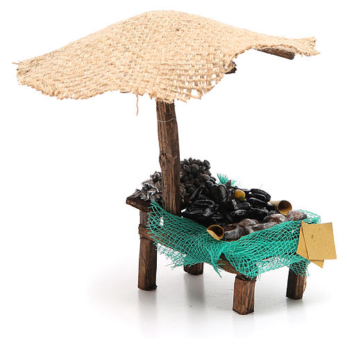 Workshop nativity with beach umbrella, mussels and clams 16x10x12cm 4
