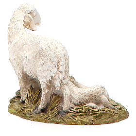 Grupo 2 ovejas sobre base resina pintada para cm 10 Línea Landi