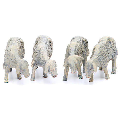 4 Grazing Sheep in resin for a 25cm crib 1
