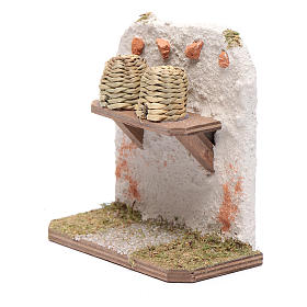 Krippentiere: Bienenstock auf Wand für Krippe Krippentiere: Bienenstock auf Wand für Krippe