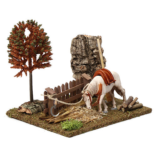 Pferd in Landschaft mit Lattenzaun Baum und Sichel 15x20x20 cm für 10 cm Krippe 3