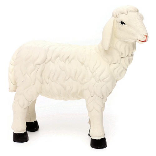 Trois moutons avec bélier résine colorée pour crèche de 35-40 cm 4