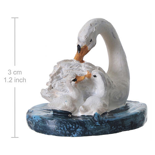 Famiglia di cigni bianchi con piccoli nello stagno per presepe 8-10 cm 2