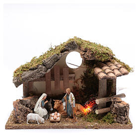 Cabaña de madera con fuego 25x35x15 cm