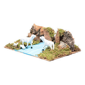 Ambientazioni, botteghe, case, pozzi: Ambientazione per presepe con pecore 5x20x15 cm Ambientazioni, botteghe, case, pozzi: Ambientazione per presepe con pecore 5x20x15 cm