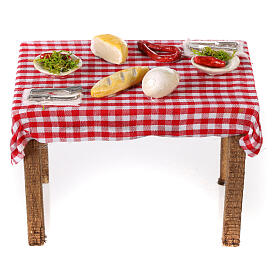Mesa con mantel a cuadros y comida 10x10x5 cm belén napolitano