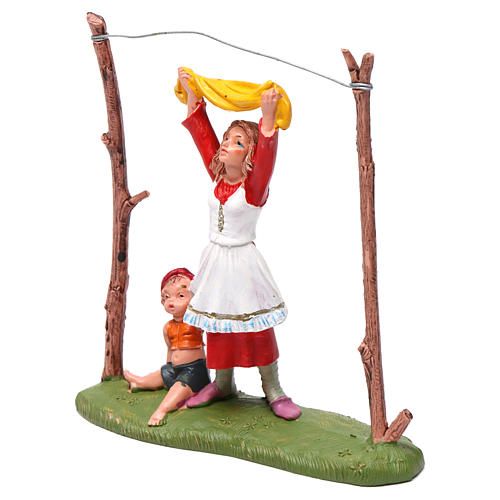 Woman Hanging Clothes with Child 10 cm Fontanini 2