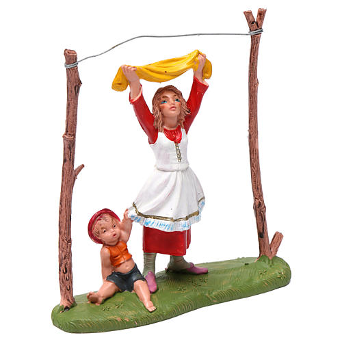 Woman Hanging Clothes with Child 10 cm Fontanini 3