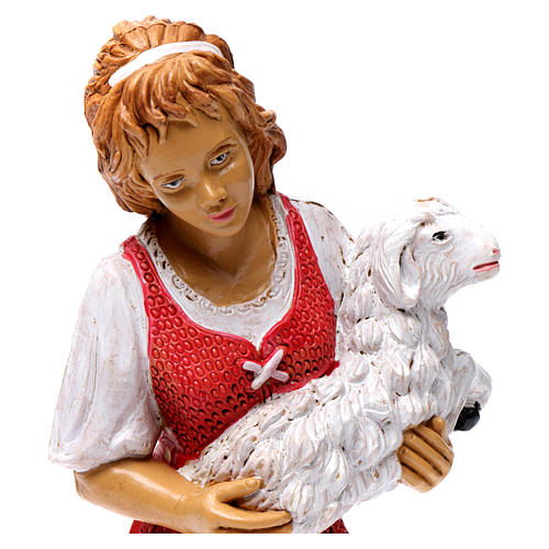 Femme avec mouton à bras 30 cm 2