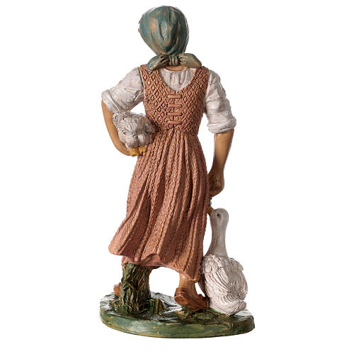 Femme avec deux canards 30 cm 5